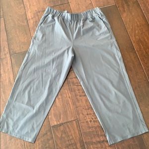 Lululemon gray cropped pants size 10 no tags